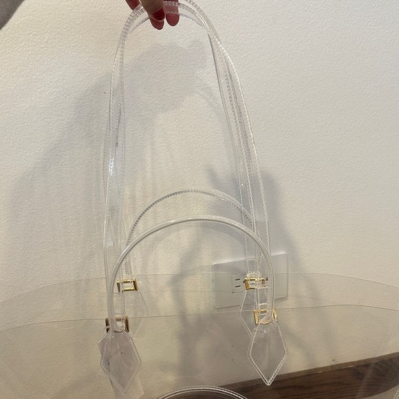 Veronica Beard Large Crest Market Tote Transparent with Embossed Logo - Picture 6 of 12